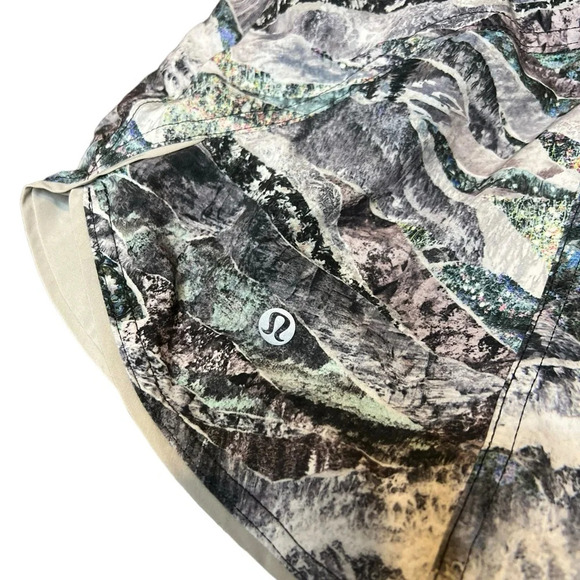 LULULEMON | Choose A Side Short *3"
Springscape Multi / French Clay | Reve… - Picture 3 of 9